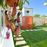 Muezeyyen Hanim Konagi Alacati