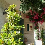 Muezeyyen Hanim Konagi * Alacati