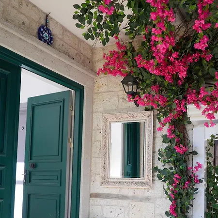 Müzeyyen Hanım Konağı Hotel Alaçatı