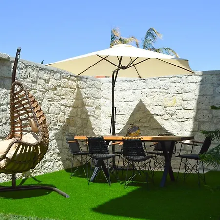 Muezeyyen Hanim Konagi Otel *