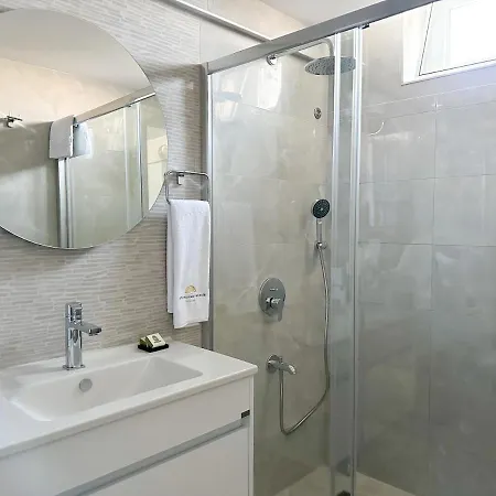 Muezeyyen Hanim Konagi Otel *