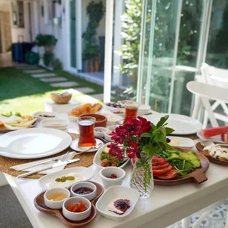 Muezeyyen Hanim Konagi Otel