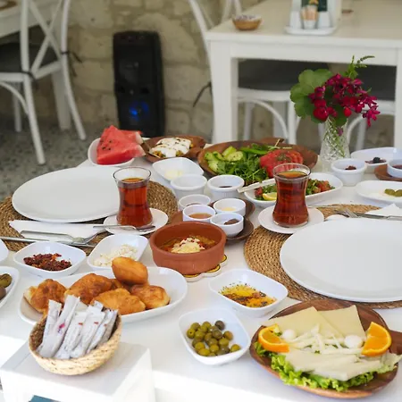 Muezeyyen Hanim Konagi Alaçatı