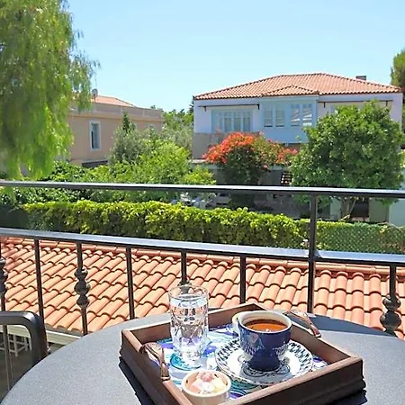 Muezeyyen Hanim Konagi Alaçatı