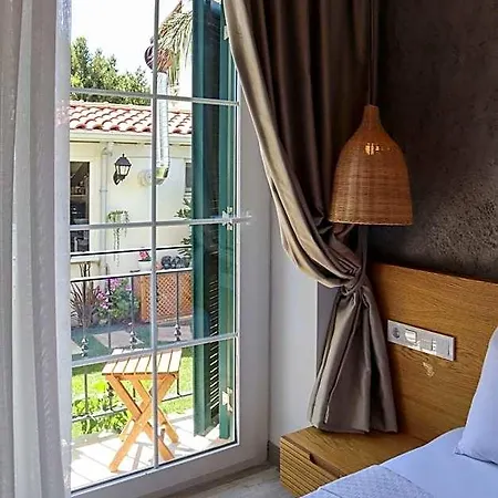 Muezeyyen Hanim Konagi Alaçatı