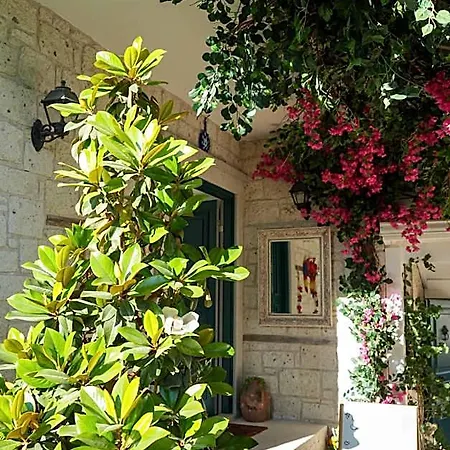 Muezeyyen Hanim Konagi Hotel Alaçatı