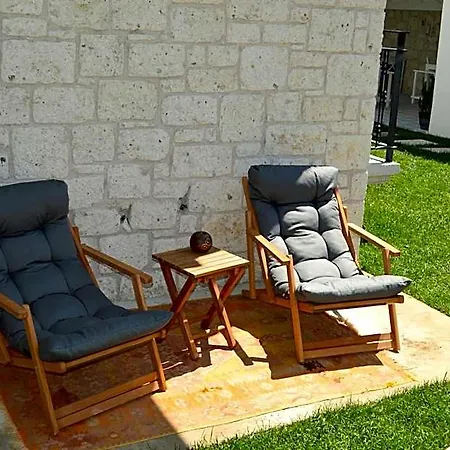 Muezeyyen Hanim Konagi Alaçatı