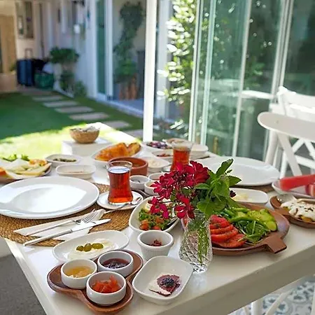 Muezeyyen Hanim Konagi * Alaçatı