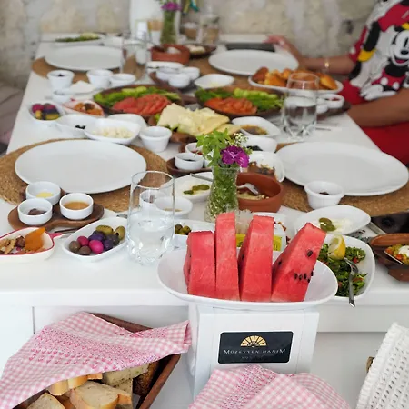 Muezeyyen Hanim Konagi * Alaçatı