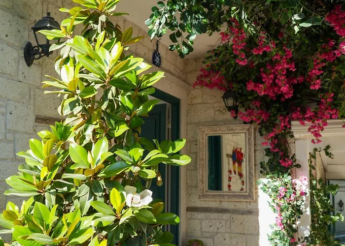 Muezeyyen Hanim Konagi * Alacati